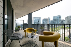 051_balcony
