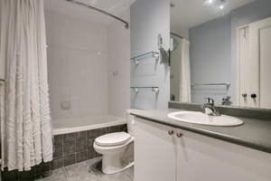 27webormls44_001_bathroom
