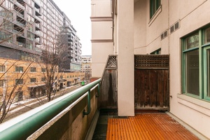 29webormls47_002_balcony