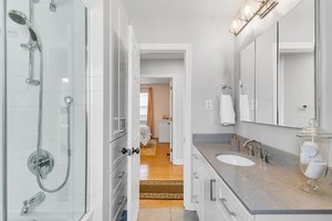 30webormls44_002_bathroom