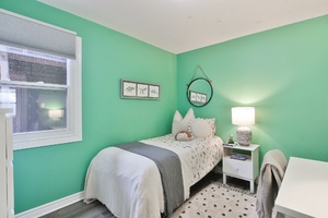 019_second bedroom