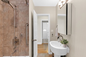 32webormls44_002_bathroom