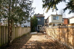 52webormls74_002_backyard