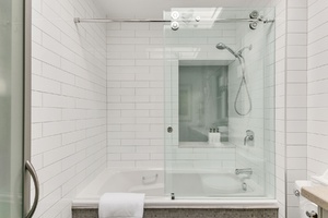 46webormls44_002_bathroom
