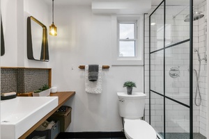 30webormls44_002_bathroom