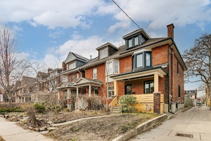 8 Indian Trail - West Toronto - Roncesvalles