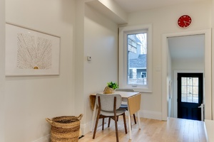 027_breakfast area